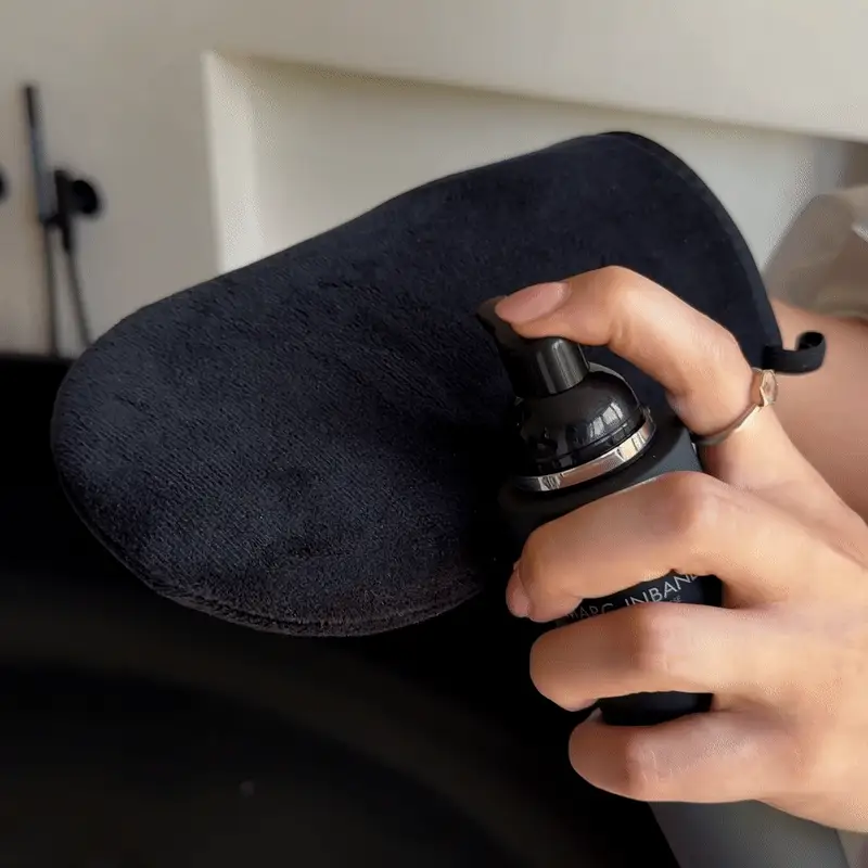 filmpje dat de mouse op de handschoen gepompt wordt